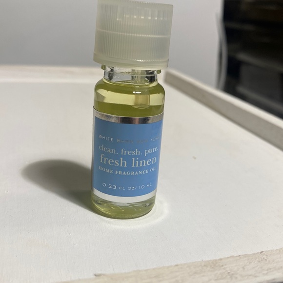 The White Barn Candle Co Accents Never Used Fresh Linen The White